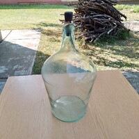 10L-es üvegballon, korsó dugóval