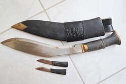 Tradicionális nepáli kukri két kis késsel