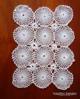 Horgolt csipke terítő. 26x19 cm