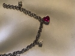 Elegáns 925-ös ezüst karkötő (19 cm) – Szív medállal és díszkövekkel