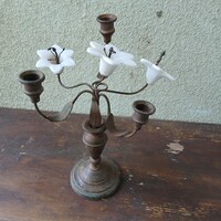 Virágcsokor díszes régi fém háromágú gyertyatartó (28,5x22,5x18 cm)