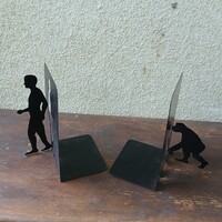 Érdekes modern acél könyvtámasz pár: majom és ember (18x12x17 cm)