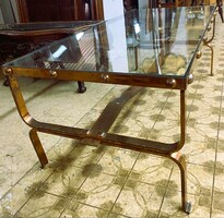 Antik Art Deco / Ipari dizájn dohányzóasztal, szegecselt réz vázzal, üveglapos, 1930-40-es évek