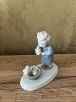 ILMENAU NÉMET PORCELÁN SZOBOR, FIÚ CSIBÉKKEL