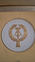 Meisseni porcelán  NDK emlék érem  díszdobozban  6,2 cm