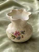 Vintage kézműves kerámia kisváza (Handarbeit) – 10 cm