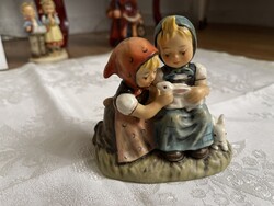 Tündéri régi, ritka Hummel kislányok nyuszikkal élénk színekkel.