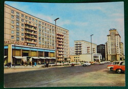 Német (NDK) képeslap 1960-as évek. Berlin, Karl-Marx-Allee régi autókkal