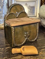 Fali sótartó, kézműves kerámia, 13,5x9x11 cm, patinás, használható állapotban, fakanállal