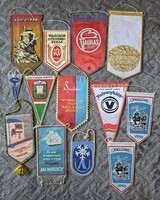 Hatalmas Vintage Zászló és Pennant Gyűjtemény – Sport, Olimpiai és Városi Emlékek