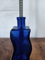 Retro kobaltkék üvegpalack – Hullámos formájú hutaüveg díszüveg / váza (19,5 cm)