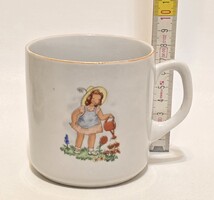 Zsolnay virágot locsoló és madarat röptető kislány porcelán bögre (3858)