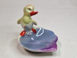 Régi német lüszter mázas gyűrűtartó tálkán álló porcelán kacsa figura hibátlan állapotban 7,5 cm.