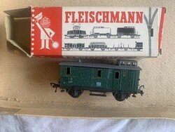 H0 FLEISCHMANN 5000 KPEV csomagszállitó kocsi dobozában-