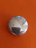 Antik 800-as ezüst gyogyszeres vagy tubakos gravirozhato szelence 8,88gramm 3cm átmérő 1cm magas