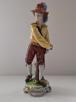Unterweissbach d’Artagnan porcelán figura – kézzel festett muskétás, aranyozott díszítéssel, 25,5 cm