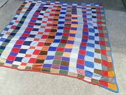 SZÍNES, NAGYMÉRETŰ PATCHWORK ÁGYTAKARÓ 225 X 225 CM