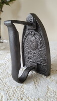 Antik,francia csendőrségi öntöttvas vasaló