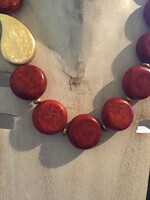 Elegáns, egyedi 2.5 cm korall gyöngyökböl àlló nyaklánc eladó/aranyozott ezüst(925)