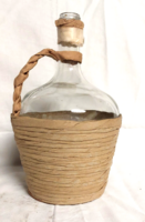 Régi vintage 25 cm magas fermészetes anyaggal fonott boros üveg , palack, demizson