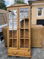 Vitrines fenyôfa szekrény 186/,30x85 eladó bp 17 kerben