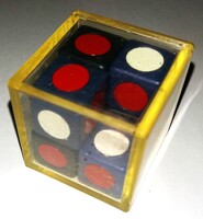 1980'S VARIKON BOX 2 X 2 -RUBIK -SZERŰ RITKA "SZÍNKOCKA" logikai játék 3,8 x 3,8 x3,8 cm