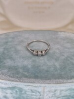Antik fehérarany hármas buton gyűrű 0,16 ct brillel