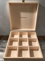 DOBOZ - FA  - CSOKIS - OSZTRÁK - 18 x 18 x 3,5 cm  - HIBÁTLAN