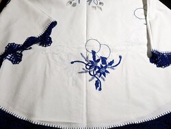 Christmas Pattern Embroidered Large Round Tablecloth with Crochet Edge 140 cm