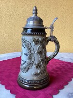 Nagy méretű ón fedeles kerámia söröskorsó 27 cm.