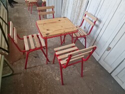 Retro gyerek kerti bútor garnitúra régi gyerek kerti székek kerti asztal csövázas óvodai székek