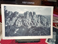Szász-Svájcot (Sächsische Schweiz) ábrázolja, a jobb alsó felirat szerint a híres Bastei sziklákról