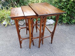 3 db. Thonet asztal.