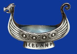 VINTAGE IZLAND ón VIKING hosszú hajó SÁRKÁNYHAJÓ izlandi szuvenír só-mártásos TARTÓ HIBÁTLAN 11X7cm