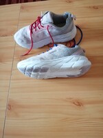 37-es, újszerű sportcipők