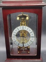 Hermle Brayden mechanikus diófás skeleton asztali óra – 26,5 cm