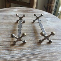 Patinás régi ezüstözött késbak pár II. (10,5x3x3 cm)