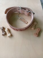 Kézzel díszített valódi bőr kutyanyakörv nagytestű kutyának