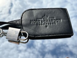 CHAMPAGNE CLUB - Moët & Chandon Bőrönd Névtábla és Márkajelzett Lakat – Eredeti Utazási Kiegészítő