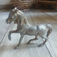 Szép régi ezüstözött ón ló szobor (14x12,2x3,3 cm)