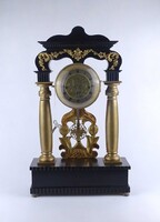2A762 Antik működő biedermeier oszlopos kandallóóra asztali óra 1840-50 körül.