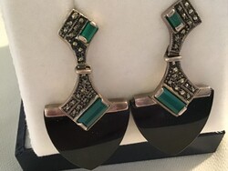 Elegáns, Art Deco stílusú 925-ös ezüst fülbevaló markazittal és zöld-fekete kövekkel – 4 cm