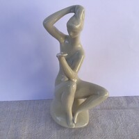 Zsolnay porcelán Török János fésülködő nő