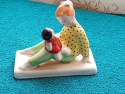 Kerámia figura Bodrogkeresztúri babázó kislány 1960- retro