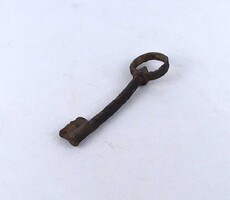 2A900 Antik különleges korrodált kovácsoltvas kulcs 1700-as évekből 14.6 cm
