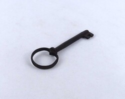 2A899 Antik különleges kovácsoltvas kulcs ajtó- vagy szekrénykulcs 1800-as évek 12.7 cm