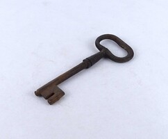 2A896 Antik különleges kovácsoltvas kulcs ajtó- vagy szekrénykulcs 1800-as évekből. 16.7 cm