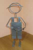 Régi retro GILDE stílusú fém kertész figura mécsestartó kaspótartó 40 cm