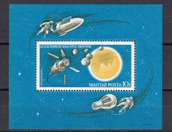 AZ ELSŐ KOZMOSZ HOLD ÖTÖS 1965 Gyönyörű Postatiszta Blokk