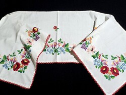 Kalocsai mintával hímzett drapéria 134 x 32 cm